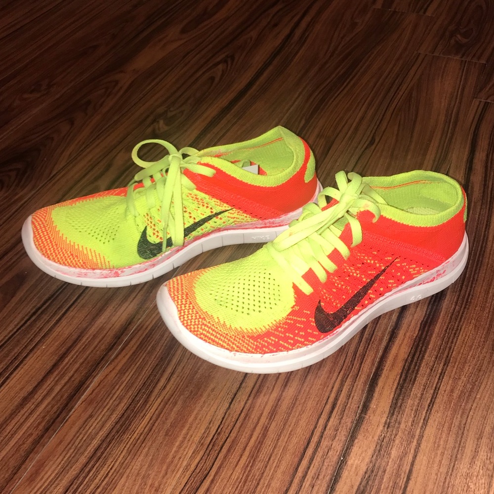 Sporty Nike Free Run Tennis Shoes! Women Size 8
